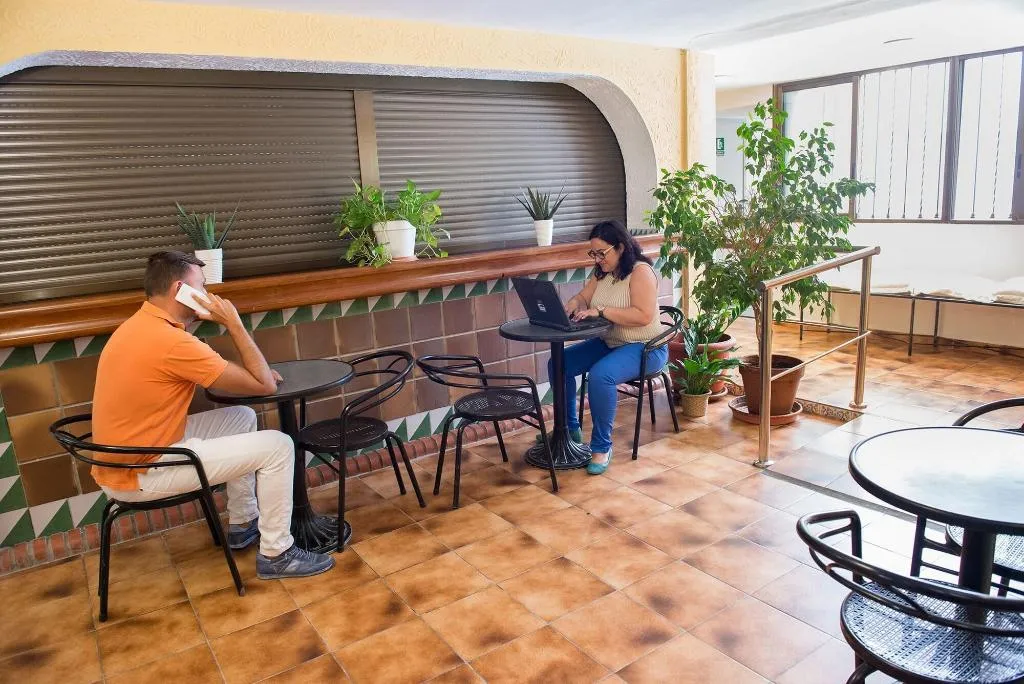 Bar, Mitre Paterna Low Cost Rooms, Valencia