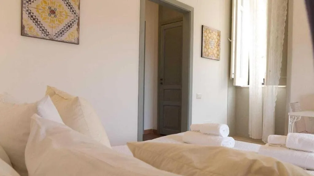 Room, Intalloi, Catania
