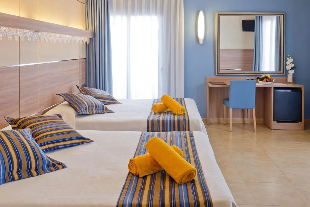 FAMILY ROOM TWO DOUBLE BEDS Room, Hotel Alhambra, Costa Brava