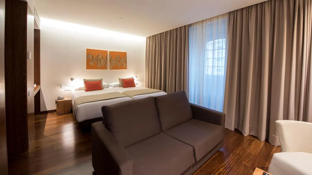 JUNIOR SUITE ONE BED Room, Carris Porto Ribeira, Porto