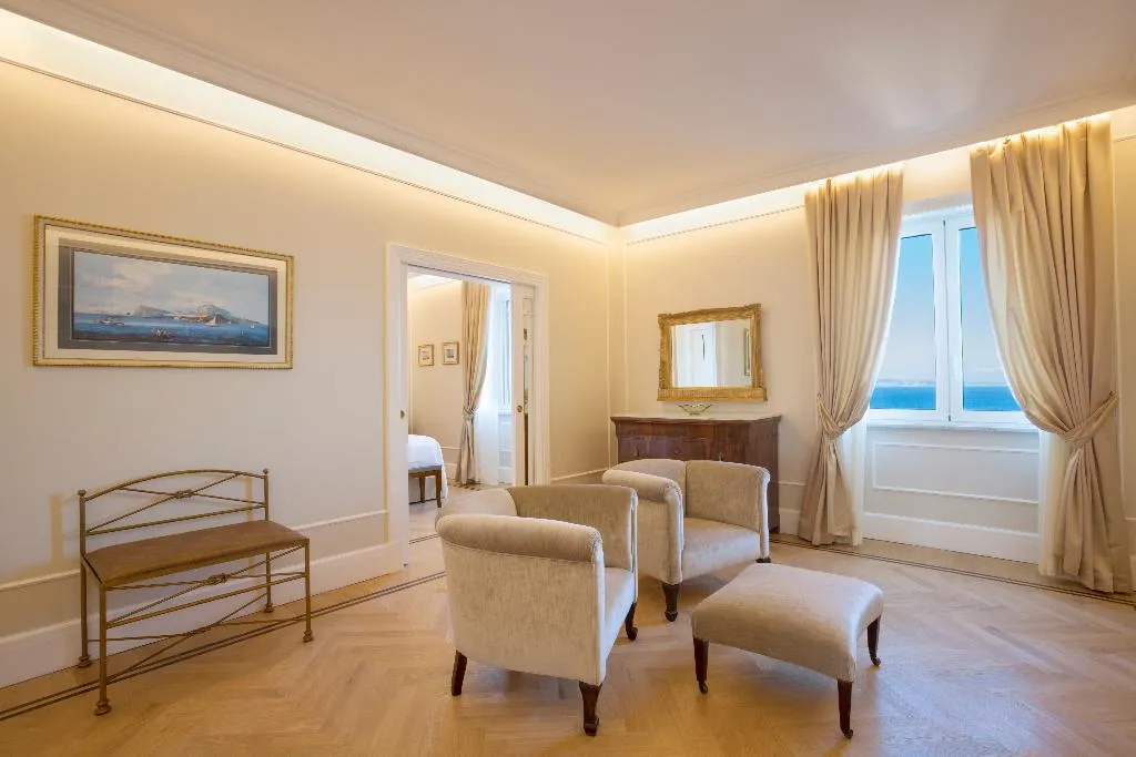 SUITE SUPERIOR SIDE SEA VIEW Room, Grand Hotel Excelsior Vittoria Spa, Naples