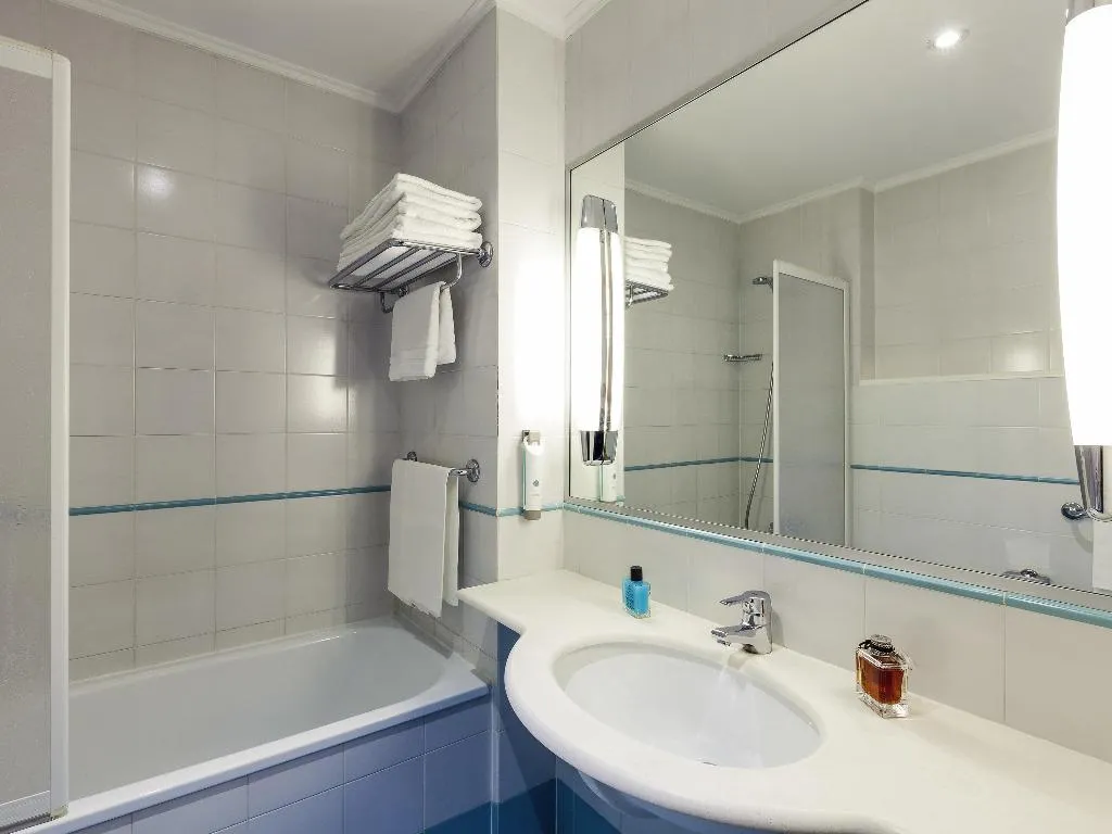 DOUBLE WITH DOUBLE BED Room, Ibis Styles Napoli Garibaldi, Naples