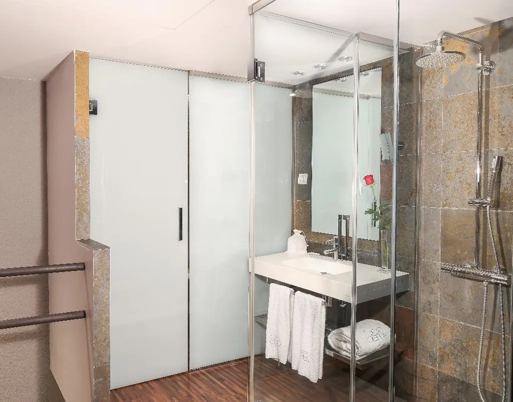 DOUBLE SINGLE USE STANDARD Room, Gran Derby Suites, Barcelona
