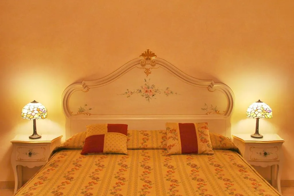 Room, Angeles Inn, Venice