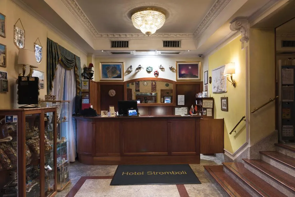 Lobby, Stromboli, Rome