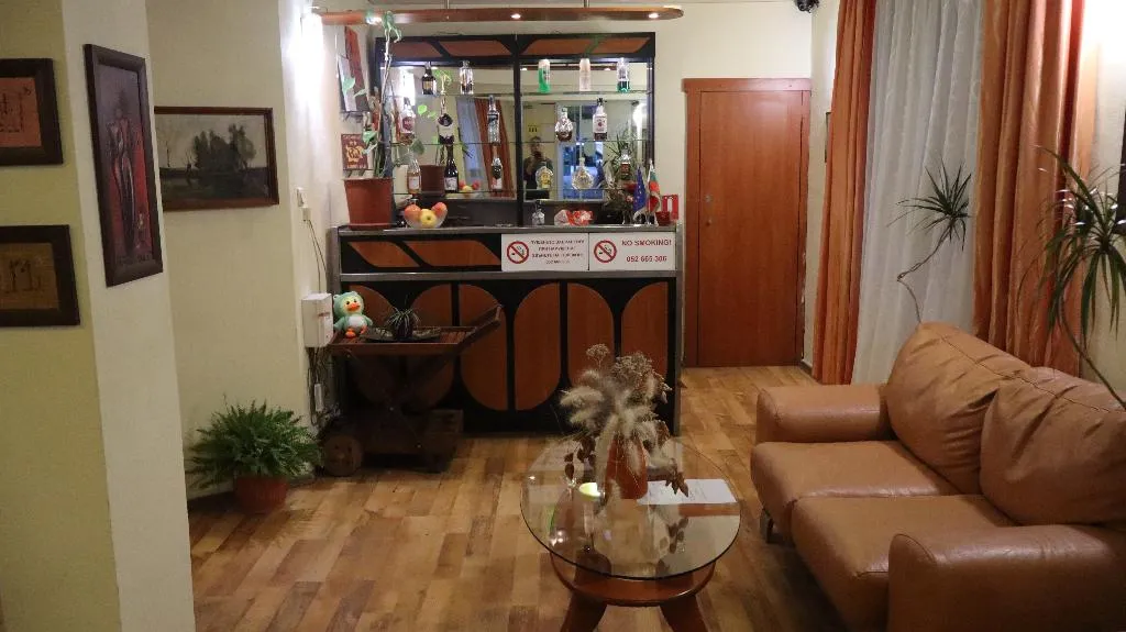 Lobby, Palitra, Varna