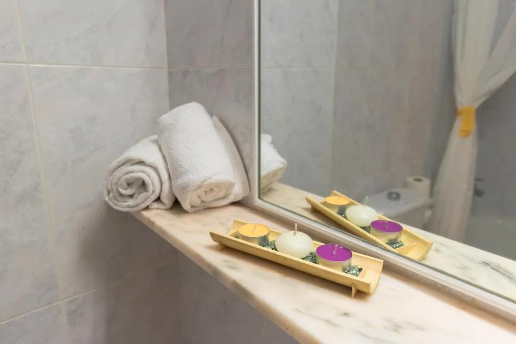 DOUBLE STANDARD Room, R2 Veronica, Majorca