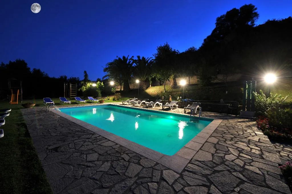 Pool, O Sole Mio, Naples