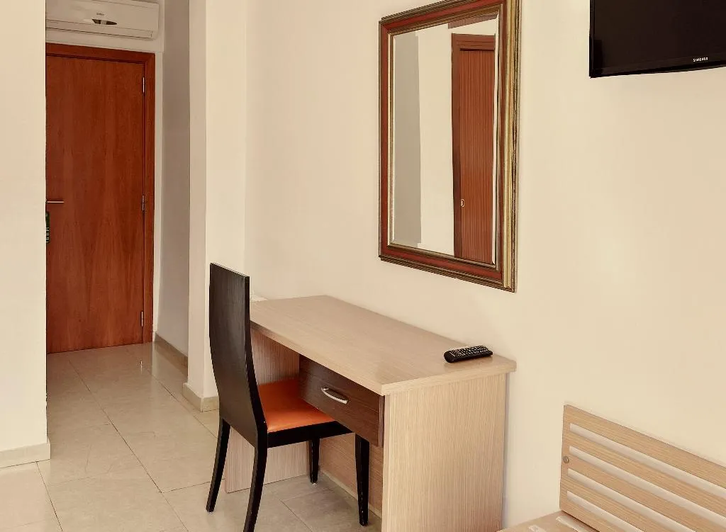TRIPLE ONE BEDROOM ONE BATHROOM Room, Primavera, Costa Blanca