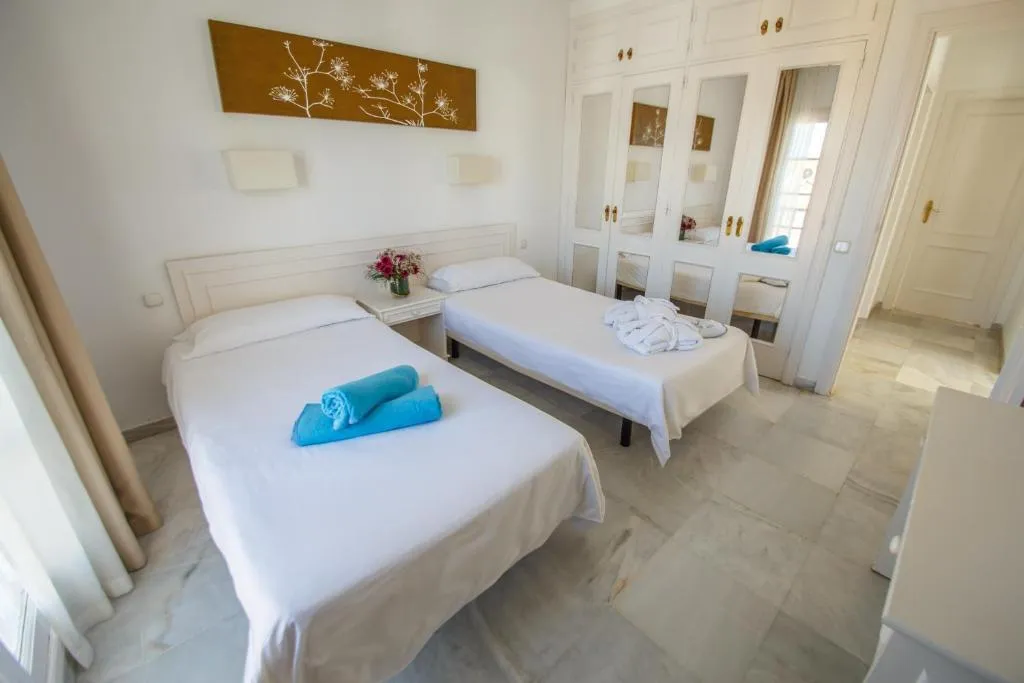 Room, Lagos de Fañabe, Tenerife