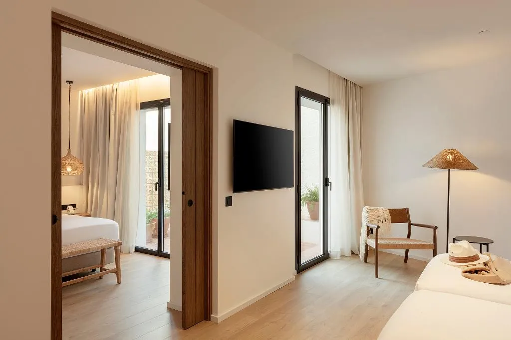FAMILY ROOM WITH BALCONY Room, Elisabeth By the Sea, Costa Brava