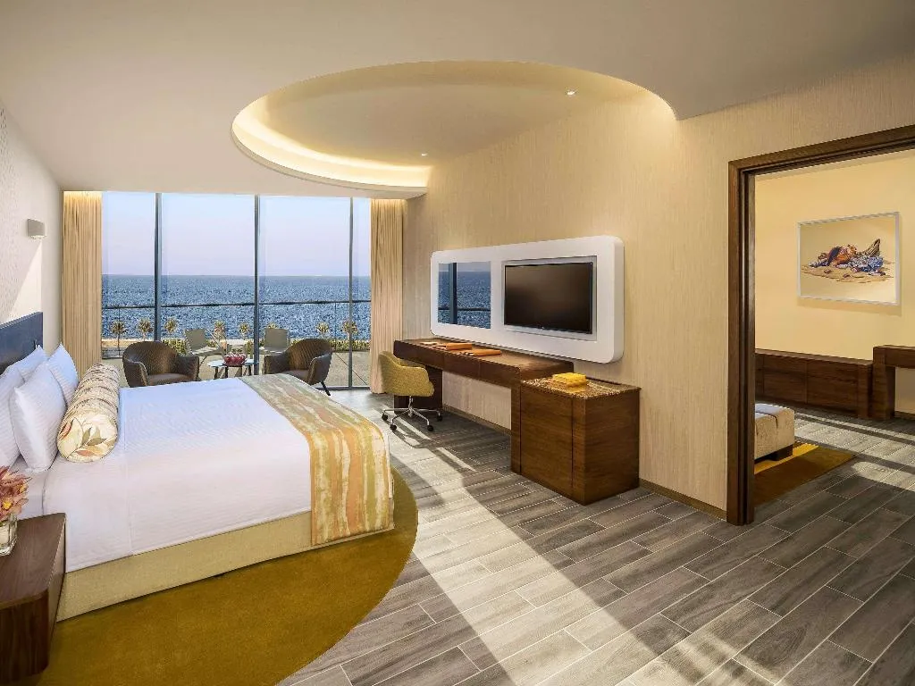 SUITE EXECUTIVE KING BED Room, The Retreat Palm Dubai MGallery by Sofitel, Dubai