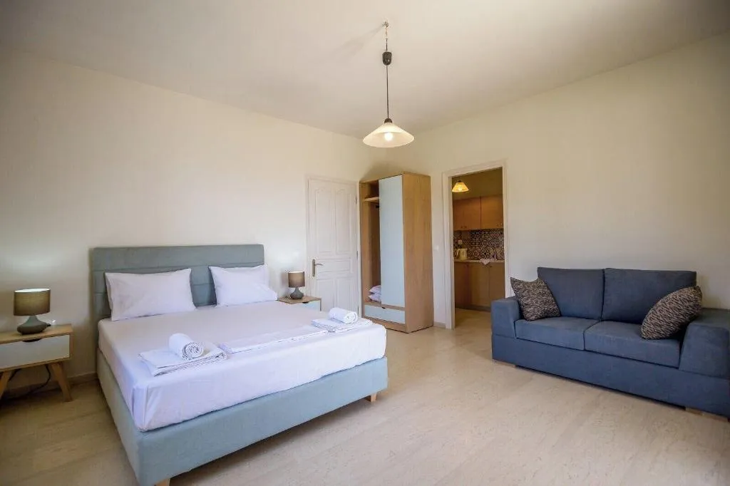 Room, Blue Horizon Studios, Zante