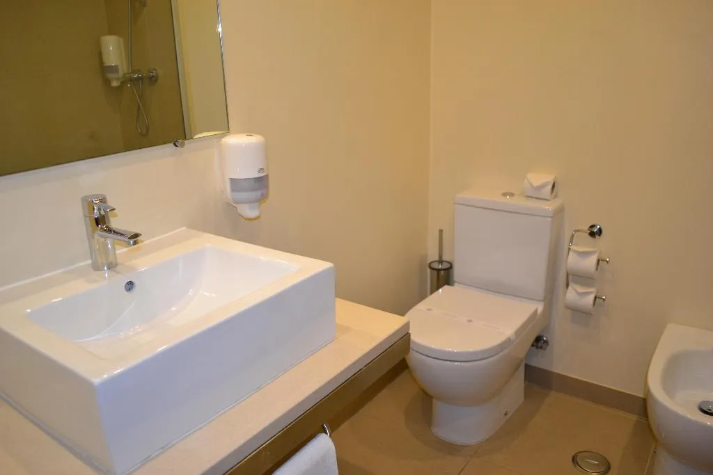 TWIN CAPACITY 4 Room, Hotel Principe Lisboa, Lisbon