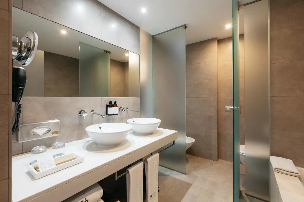 JUNIOR SUITE STANDARD Room, Barcelo Valencia, Valencia