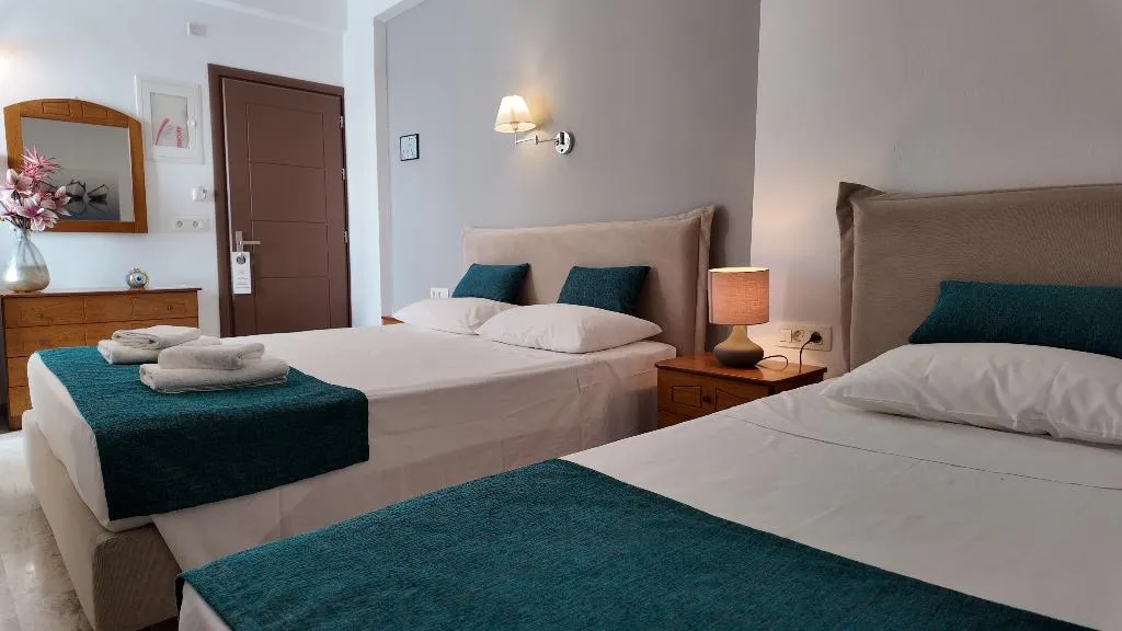 TRIPLE STANDARD Room, Mary Bill, Santorini