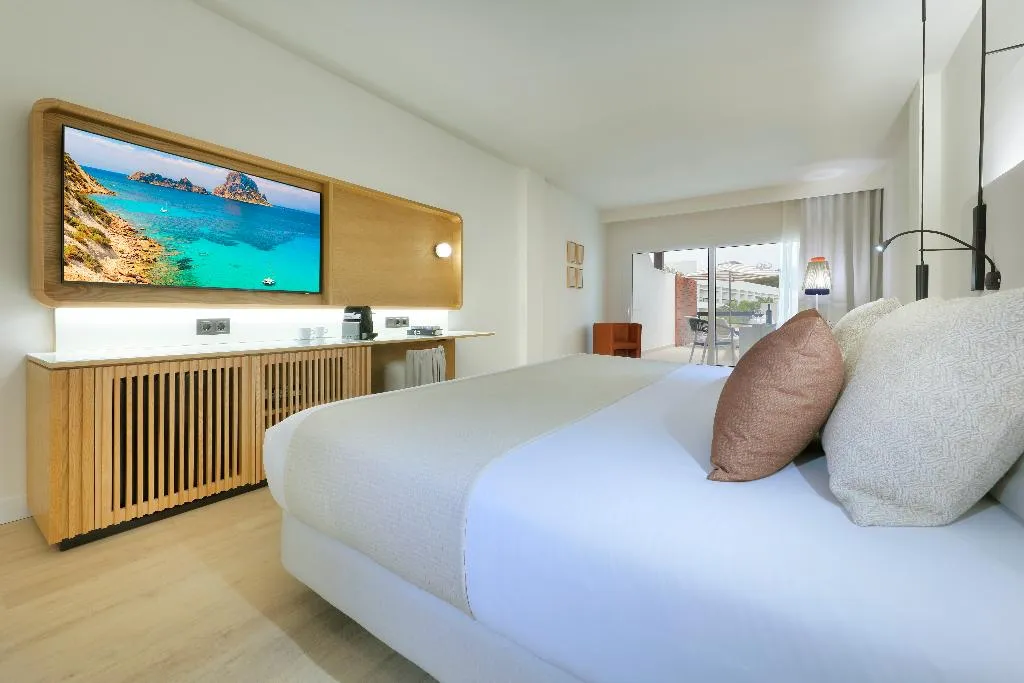 JUNIOR SUITE WITH TERRACE Room, Grand Palladium Select Palace Ibiza, Ibiza