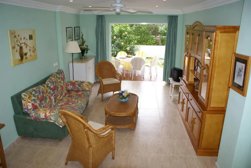 APARTMENT CAPACITY 6 TWO BEDROOMS Room, Hamilton Court, Menorca