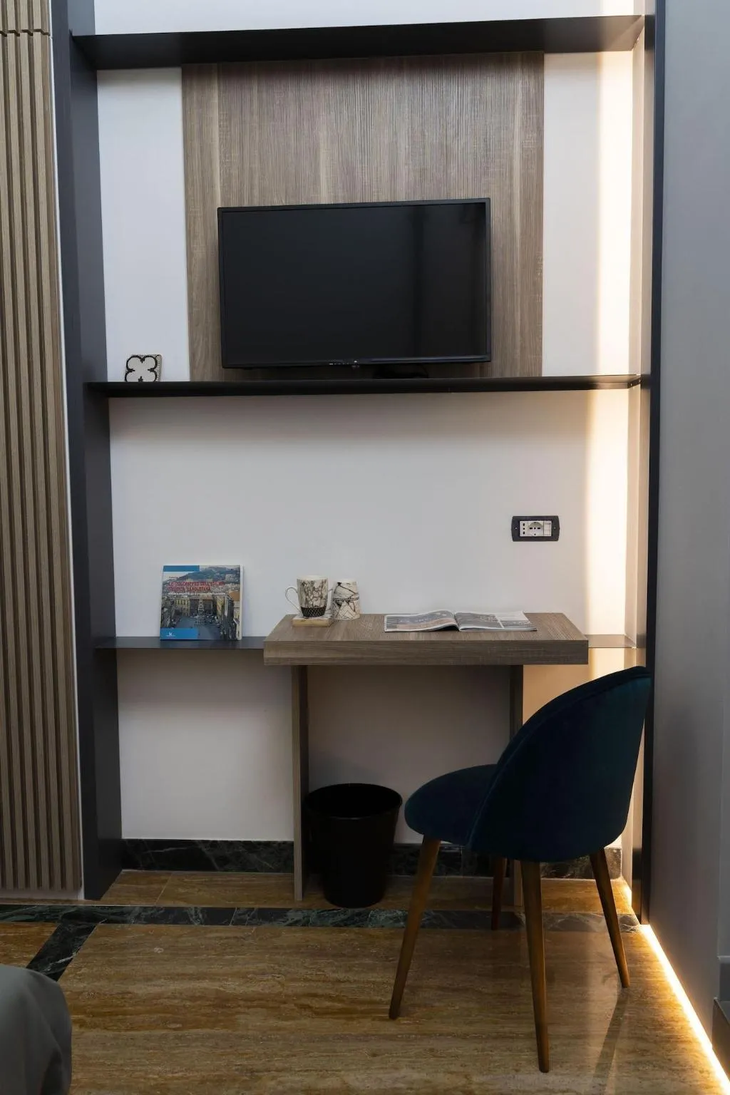 Room, Rettifilo 311, Naples
