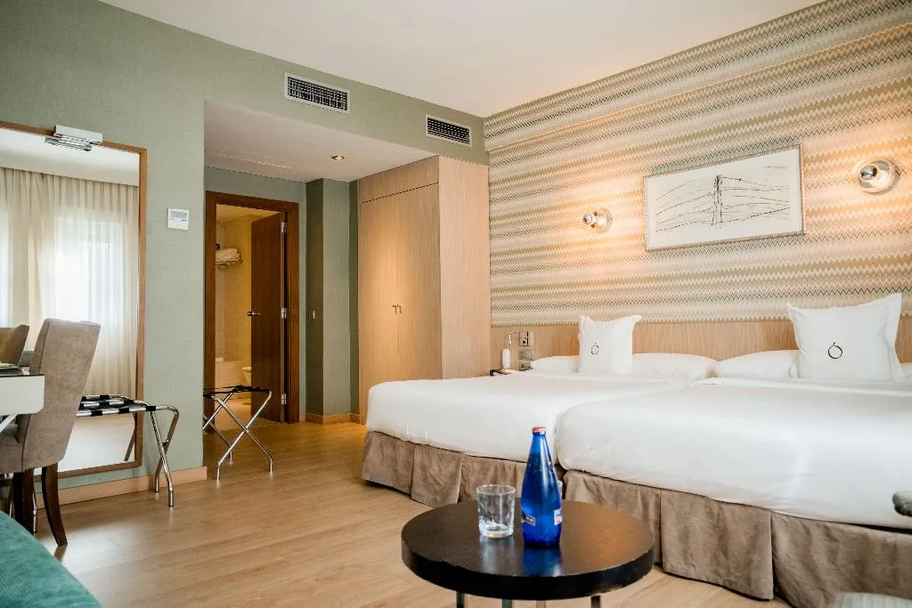 QUADRUPLE STANDARD Room, Hotel Opera, Madrid