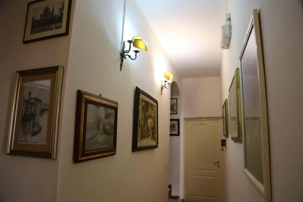Room, Riverbanks, Florence