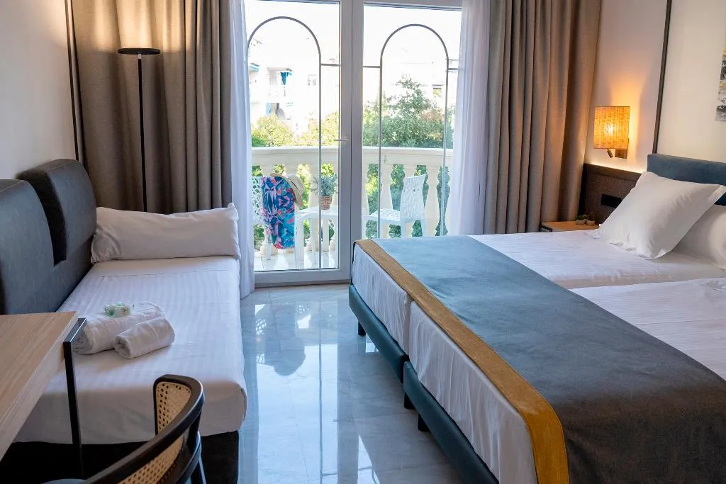 TRIPLE STANDARD Room, URH Sitges Playa, Costa Brava