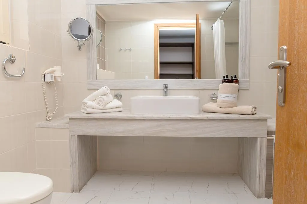 Double or Twin DELUXE Room, Grand Blue Beach Hotel, Kos