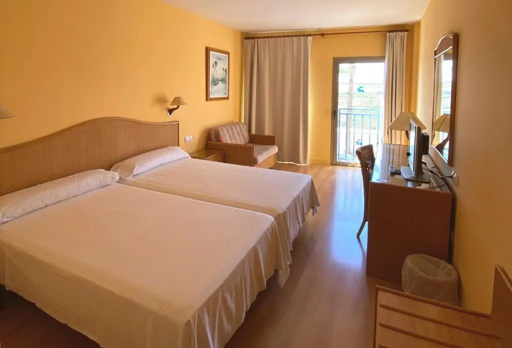 TRIPLE STANDARD Room, Roquetas Beach, Costa Almeria