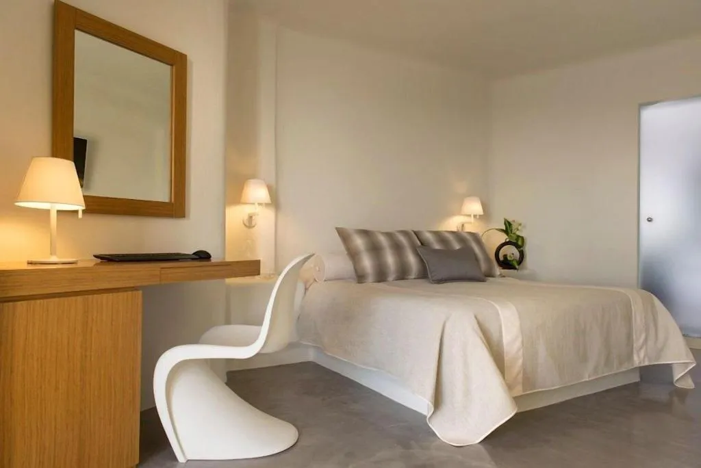 DOUBLE DELUXE ONE BED Room, Avaton Resort & Spa, Santorini
