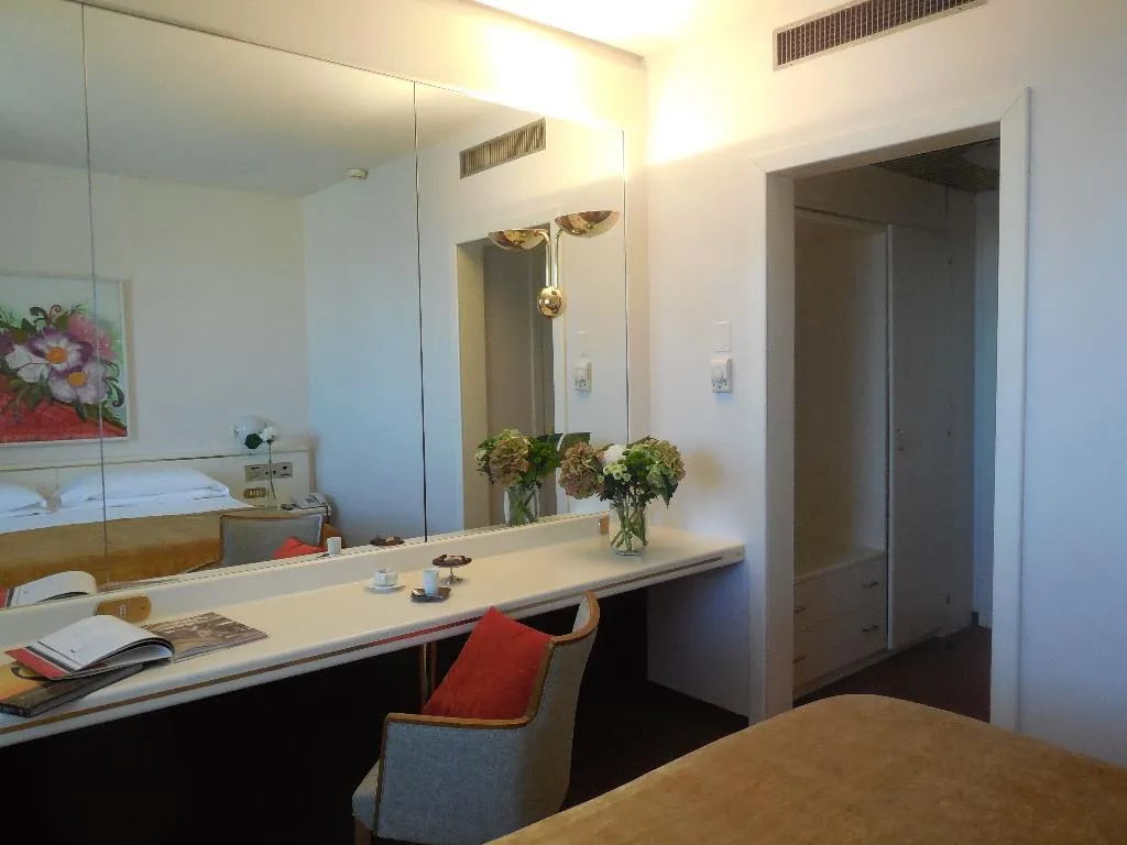 FAMILY ROOM STANDARD Room, Starhotels Cristallo Palace, Milan