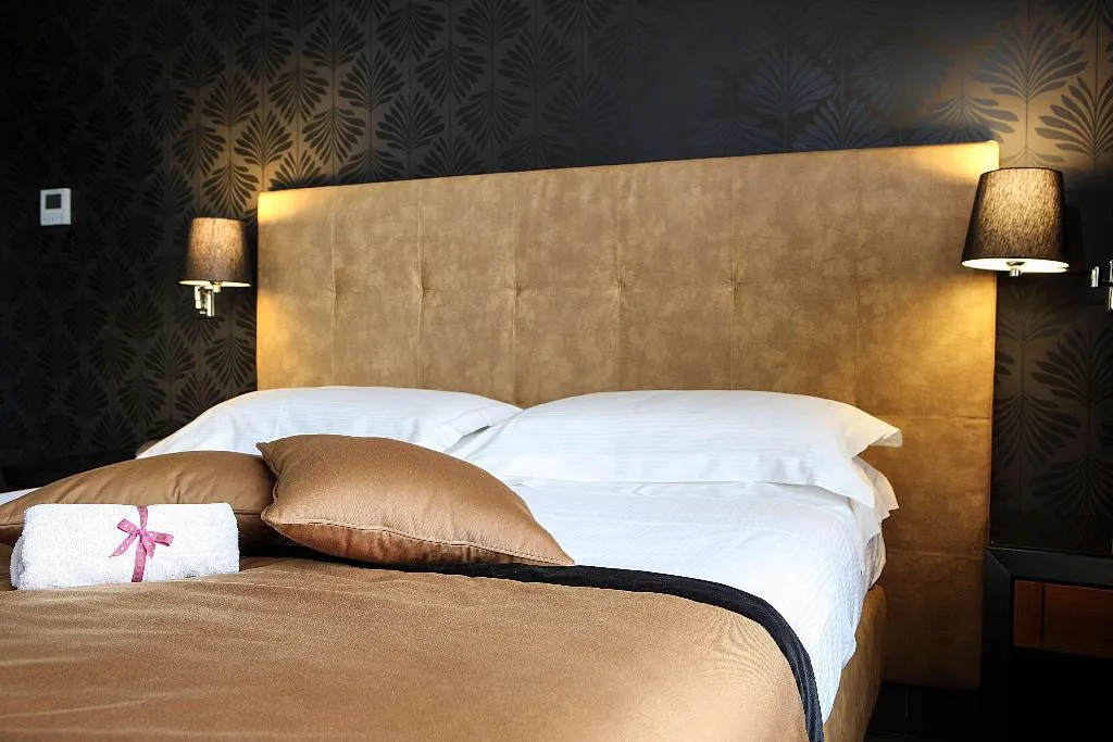 DOUBLE QUEEN SIZE BED Room, Best Western JFK Hotel, Naples