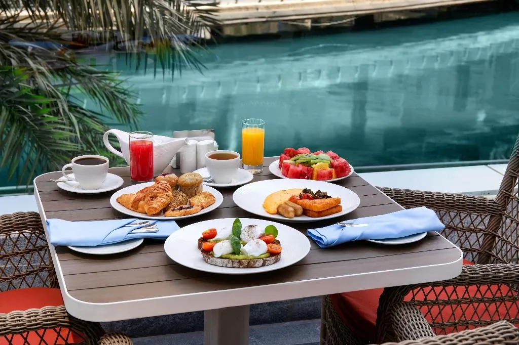 Restaurant, Crowne Plaza Dubai Marina, Dubai
