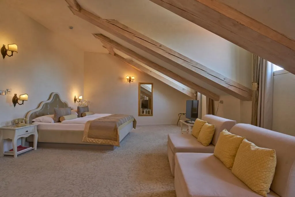 SUITE DELUXE ONE BED Room, Heritage Hotel Life Palace, Split