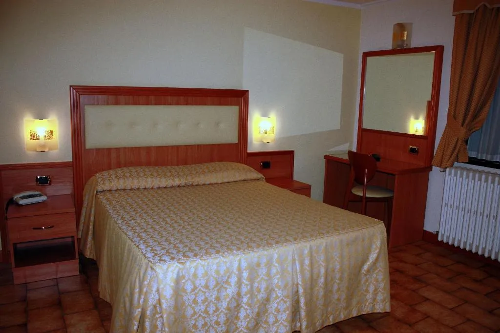 Room, Piccolo Hotel, Milan