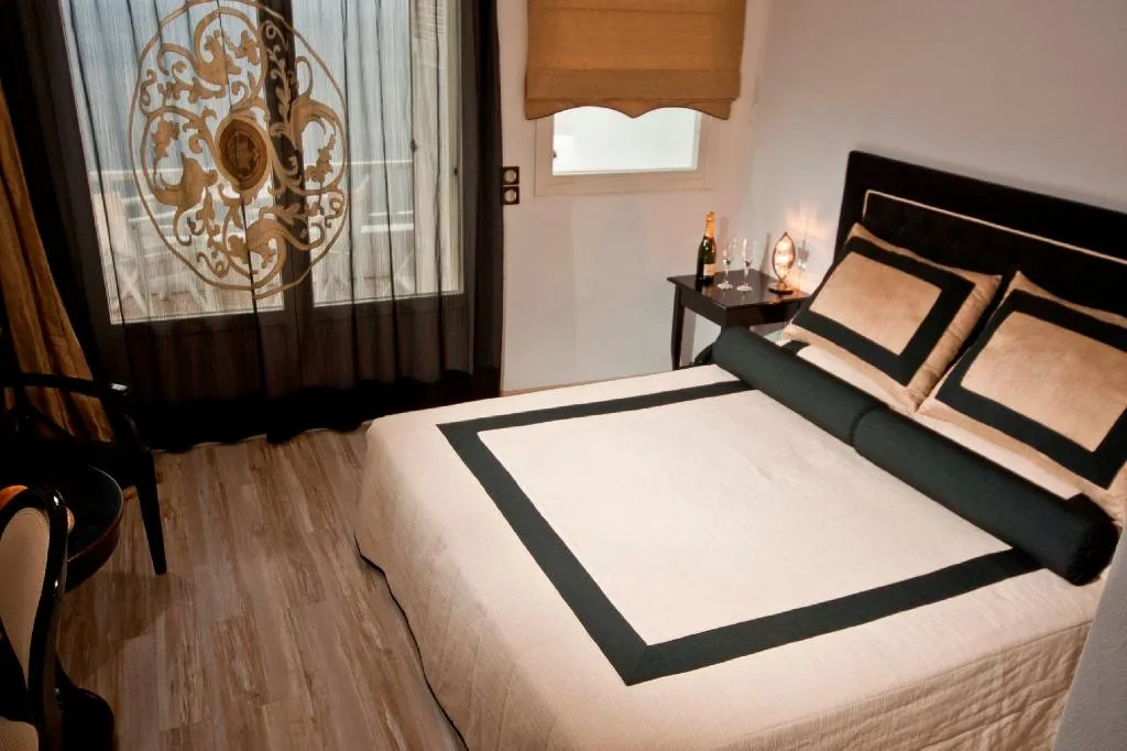 Double or Twin EXECUTIVE Room, Delfini Villas, Santorini