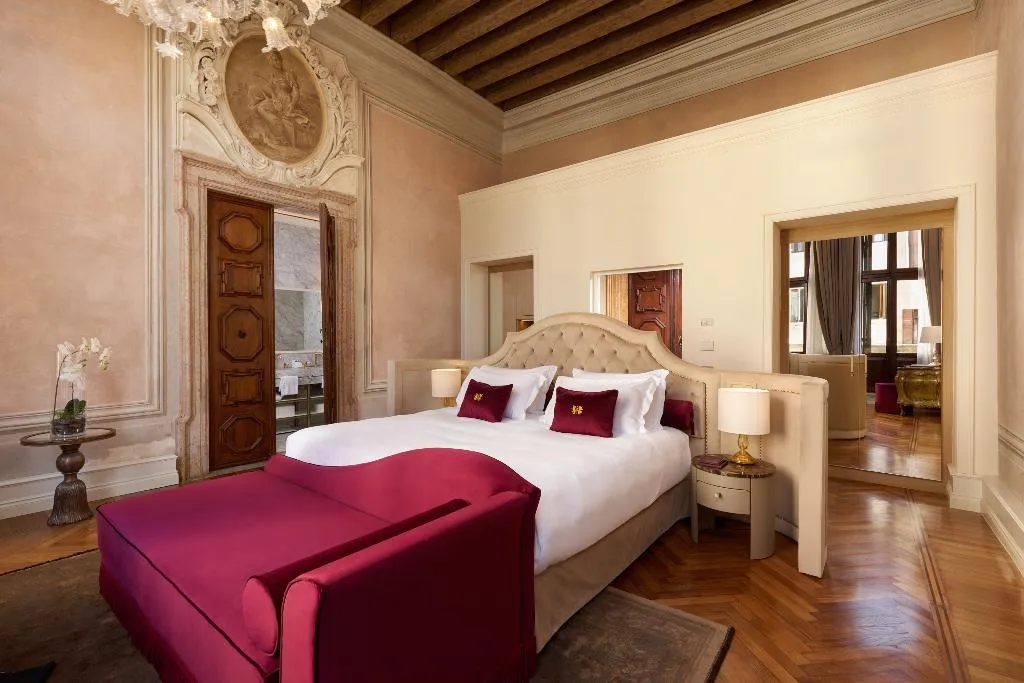 JUNIOR SUITE STANDARD Room, Palazzo Giovanelli e Gran Canal, Venice