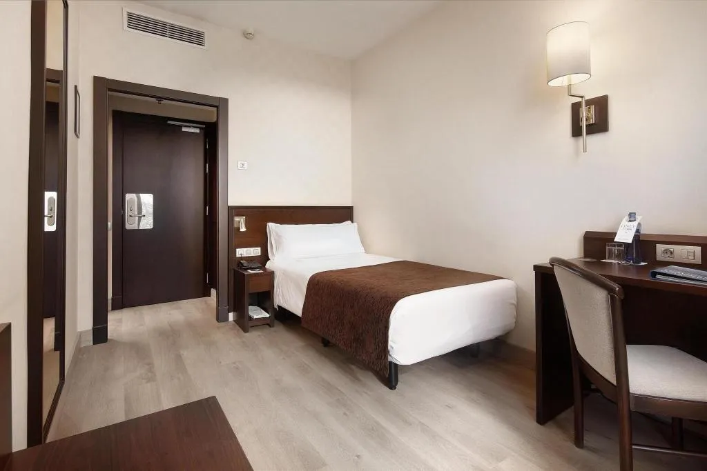 DOUBLE SINGLE USE STANDARD Room, Hcc Regente, Barcelona