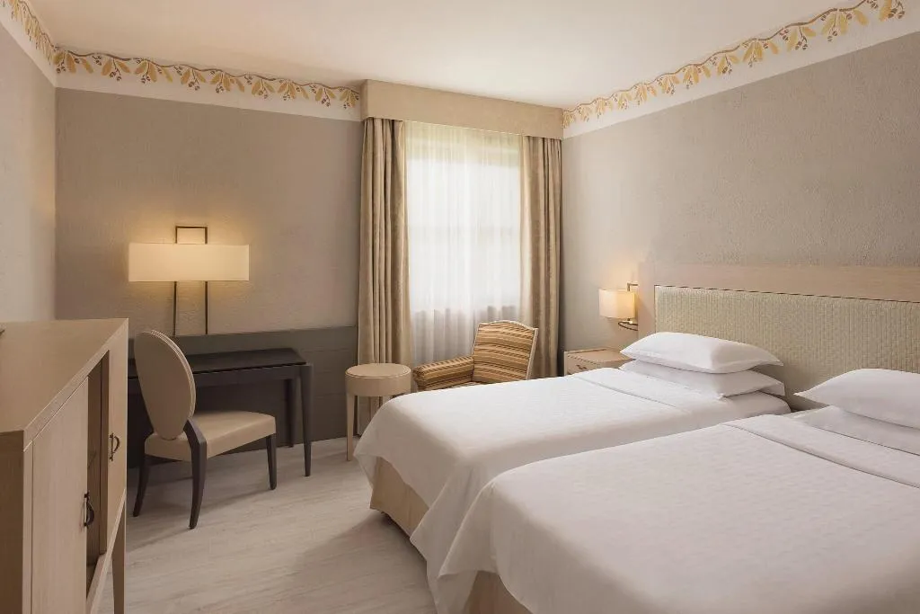 TWIN DELUXE Room, Sheraton Parco de' Medici Rome Hotel, Rome