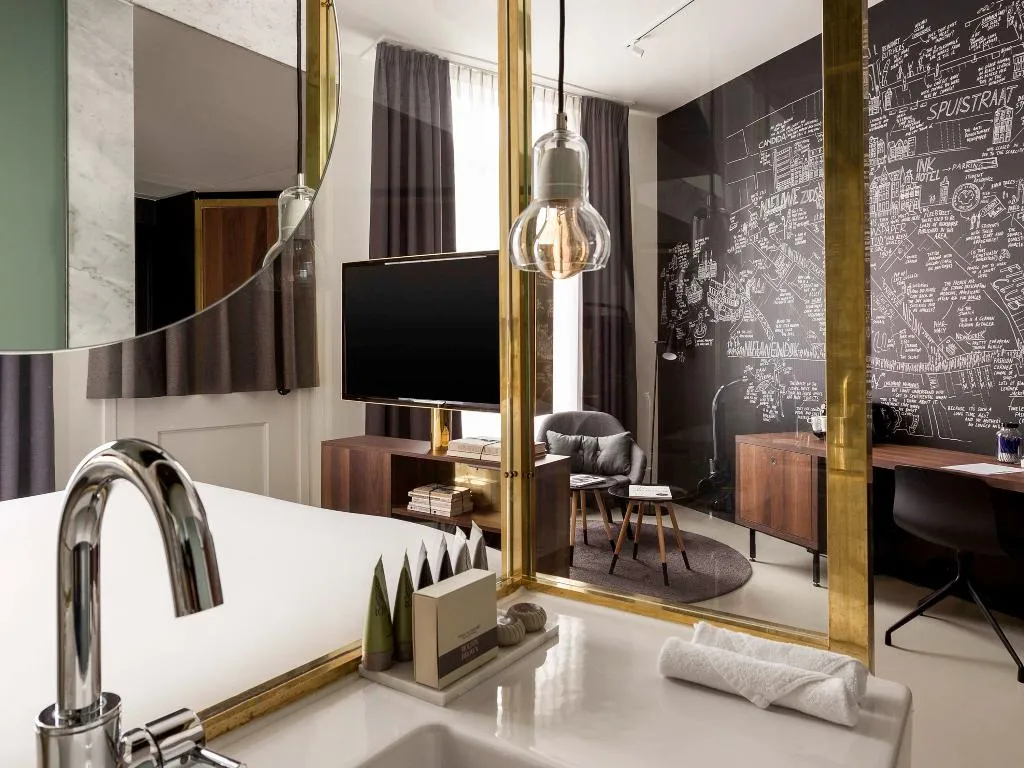 JUNIOR SUITE KING SIZE BED Room, Ink Hotel Amsterdam - MGallery Collection, Amsterdam
