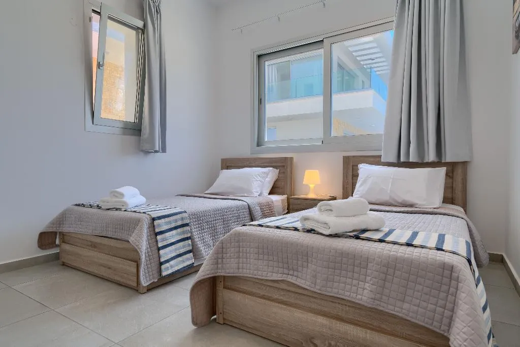 VILLA FIVE BEDROOMS WITH PRIVATE POOL Room, Sea Point Villas, Cyprus
