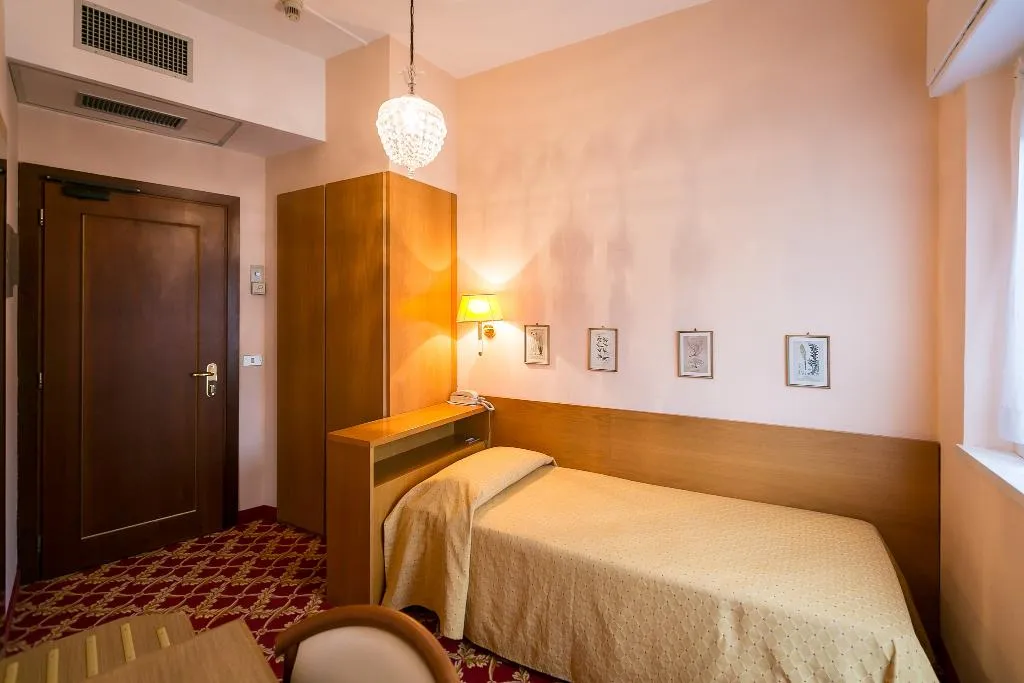 SINGLE STANDARD Room, Milan Speranza au Lac, Milan