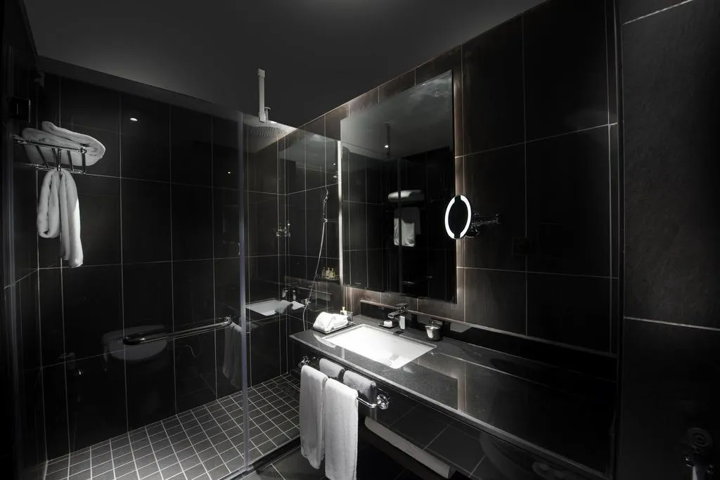 STUDIO PREMIER Room, Dukes The Palm Dubai Hotel, Dubai
