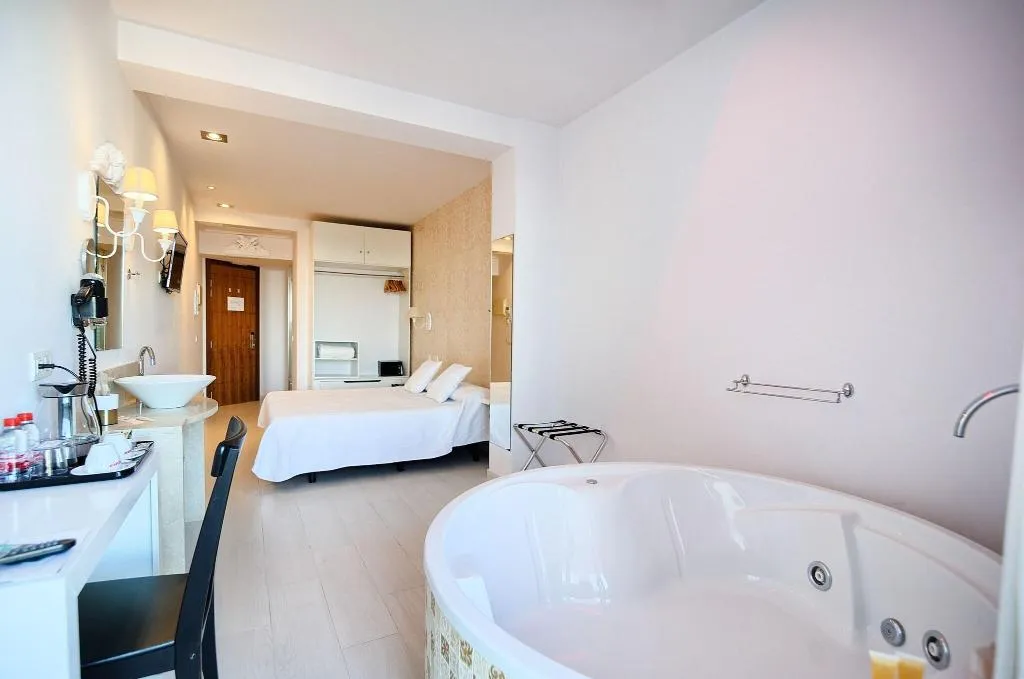 JUNIOR SUITE SEA VIEW Room, Gabbana Beach, Valencia