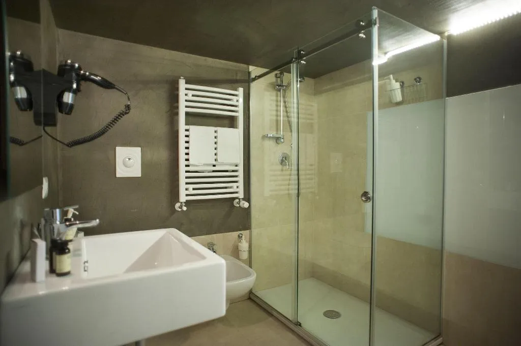 Room, Belledonne Suite & Gallery, Naples