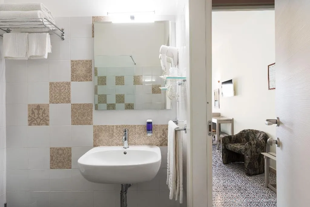 Room, Saracen Sands Hotel & Congress Centre, Palermo