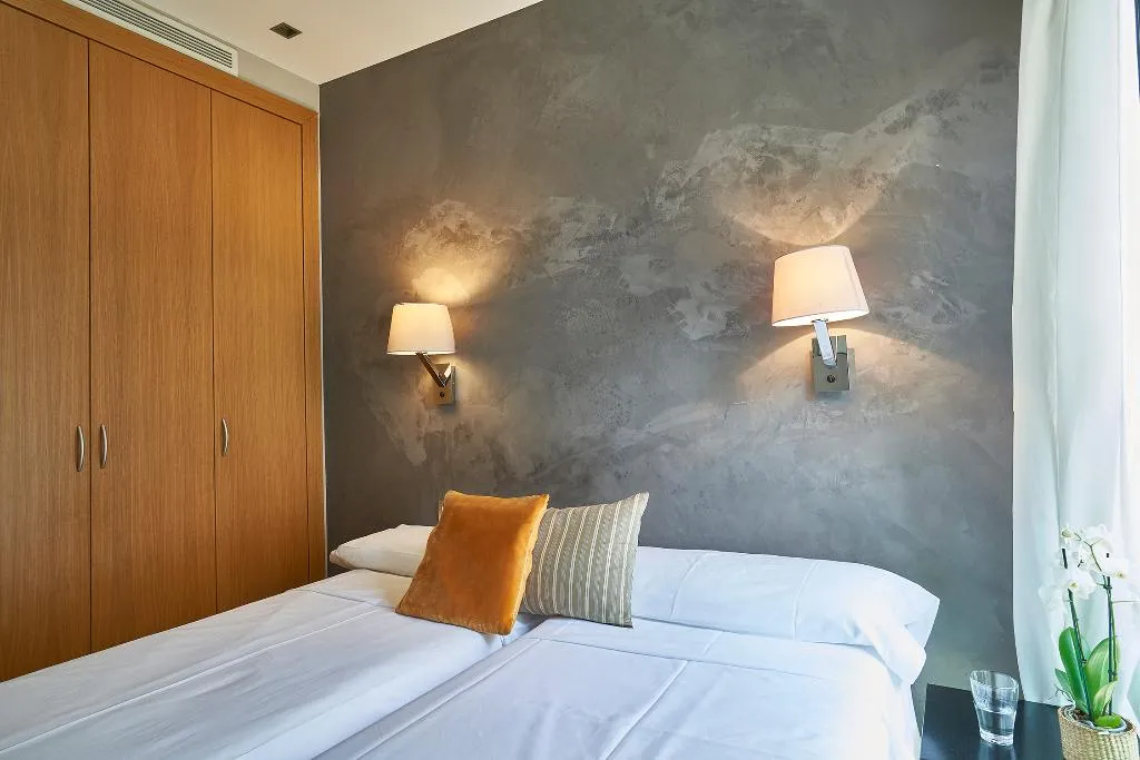 APARTMENT CAPACITY 6 TWO BEDROOMS Room, AinB Sagrada Familia Apartments, Barcelona