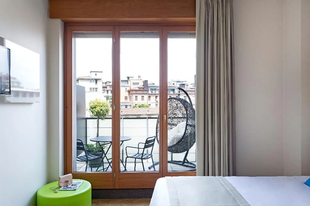 Terrace, B&B Hotel Milano Sant'Ambrogio, Milan