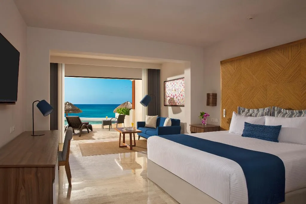 JUNIOR SUITE BEACH FRONT Room, Dreams Sapphire Resort & SPA, Cancun Area