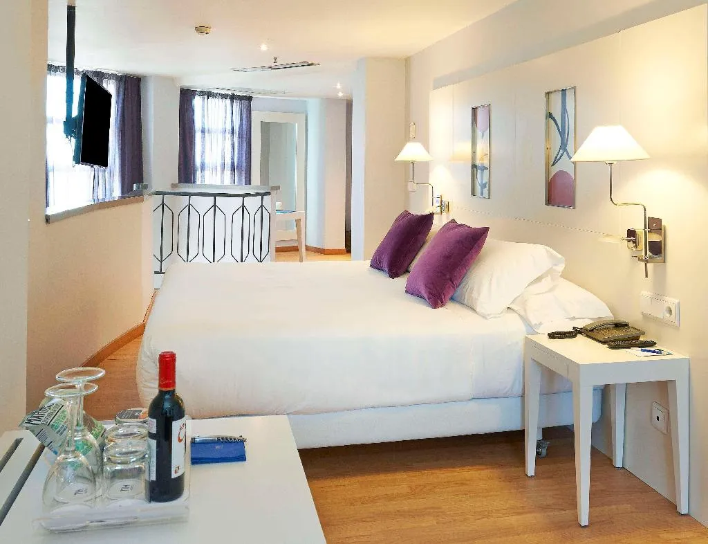 Room, NH Valencia Las Artes, Valencia