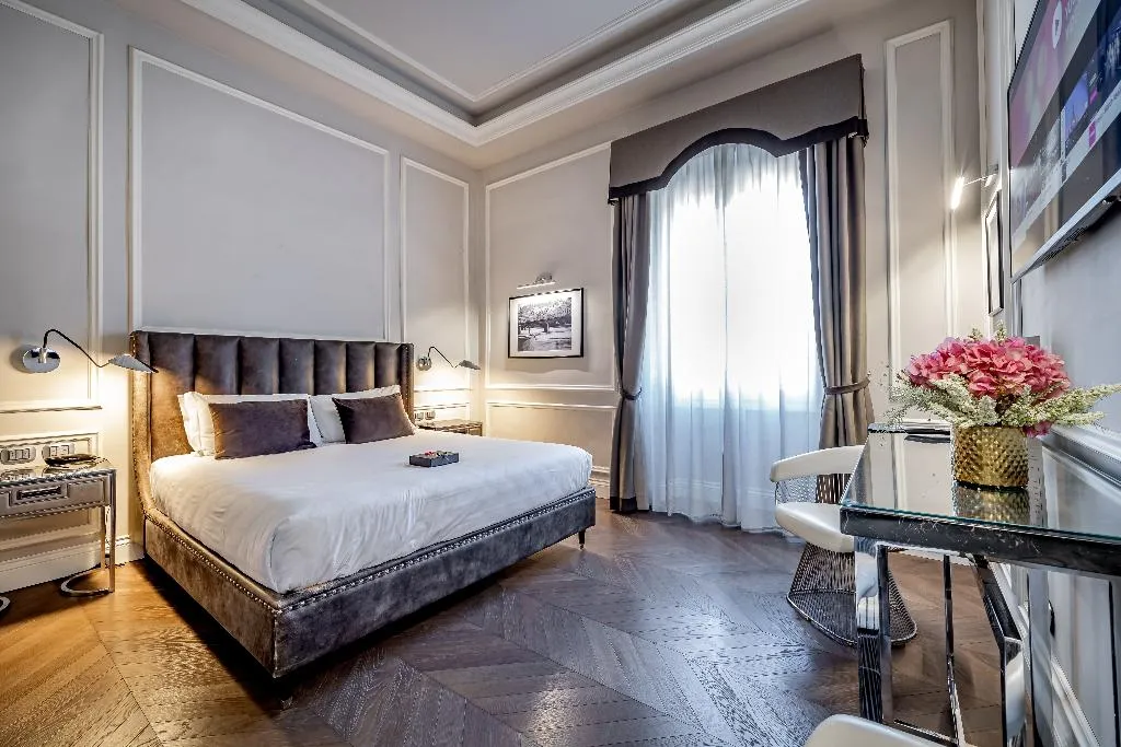 DOUBLE SUPERIOR Room, Palazzo Alfieri, Florence